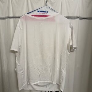 Lululemon size 8 back in action White T-Shirt